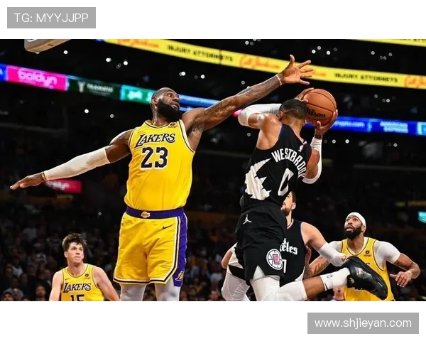 A史密斯分析詹姆斯表现称湖人有望冲击西部决赛